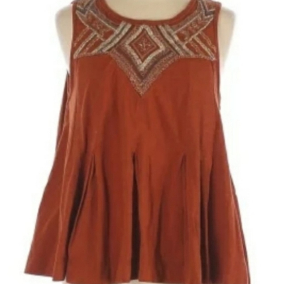 Free people NWOT adorable top. Size Large.